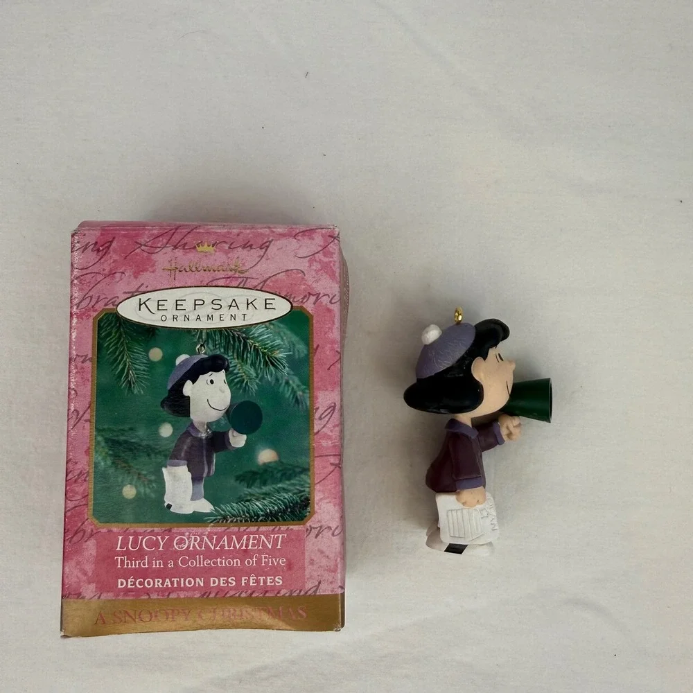 Hallmark Keepsake Peanuts A Snoopy Christmas Ornaments and Display‎ Base 2000